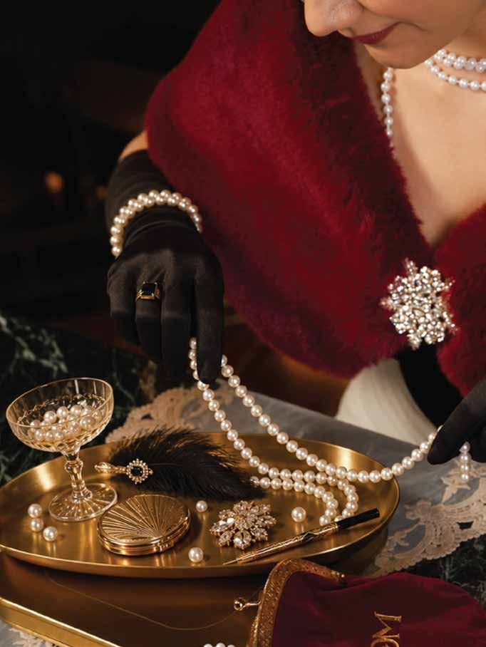 Portrait — jewellery and pearls detail